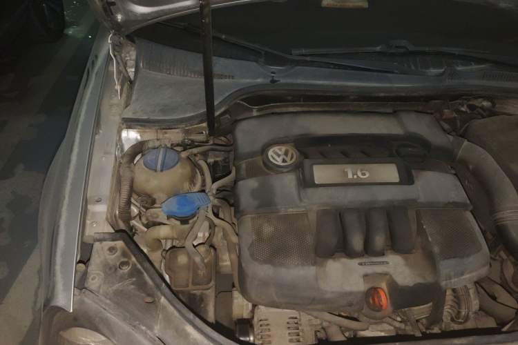 Used Volkswagen Sagitar 2011 1.6L Manual Fashion Edition Engine Bay Right