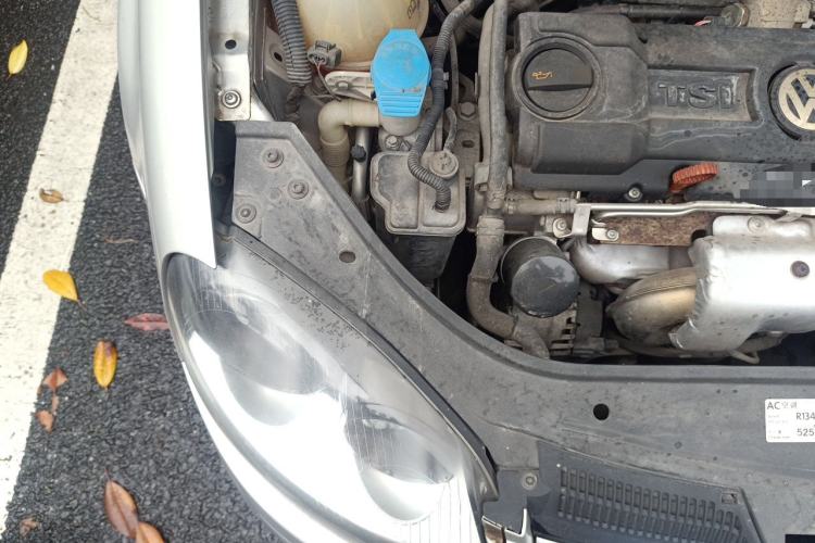 Used Volkswagen Sagitar 2011 1.4 TSI Automatic Luxury Edition Engine Bay Right