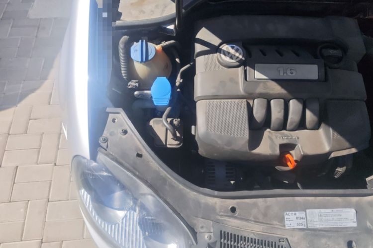 Used Volkswagen Sagitar 2011 1.6L Automatic Comfort Edition Engine Bay Right