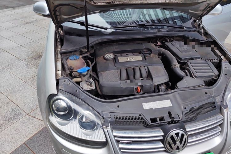 Used Volkswagen Sagitar 2011 1.6L Automatic Special Edition Engine Bay Right