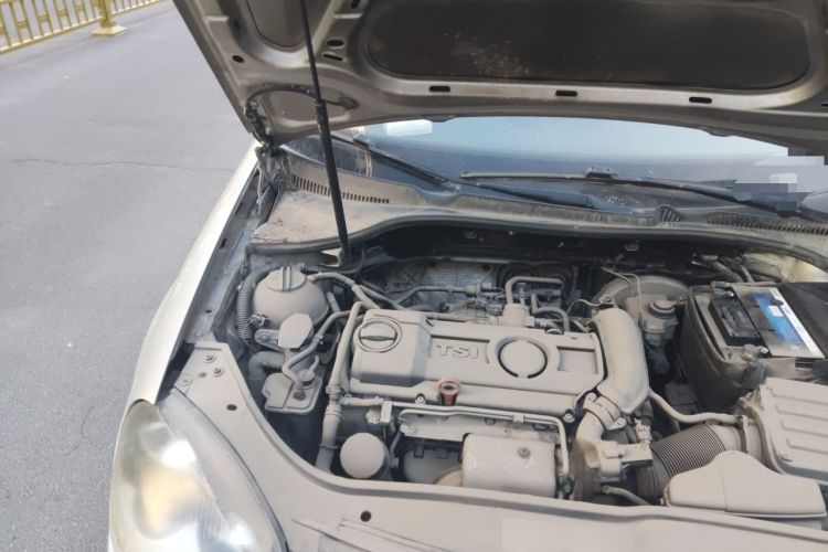 Used Volkswagen Sagitar 2011 1.4 TSI Manual Luxury Edition Engine Bay Right
