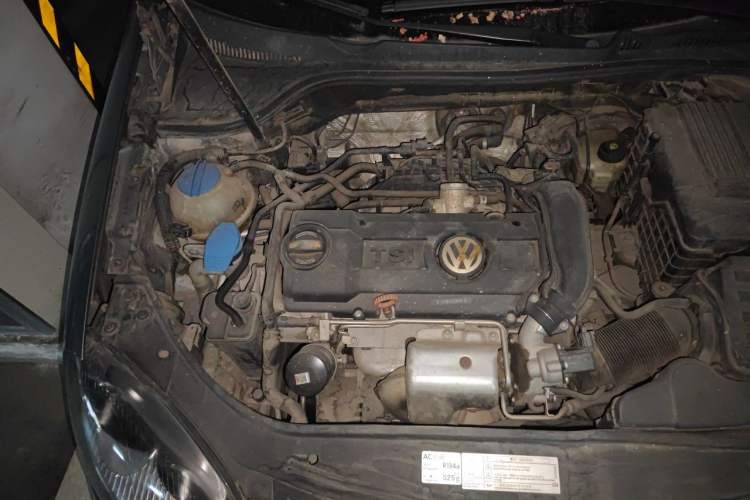 Used Volkswagen Sagitar 2011 1.4 TSI Automatic Luxury Edition Engine Bay Right