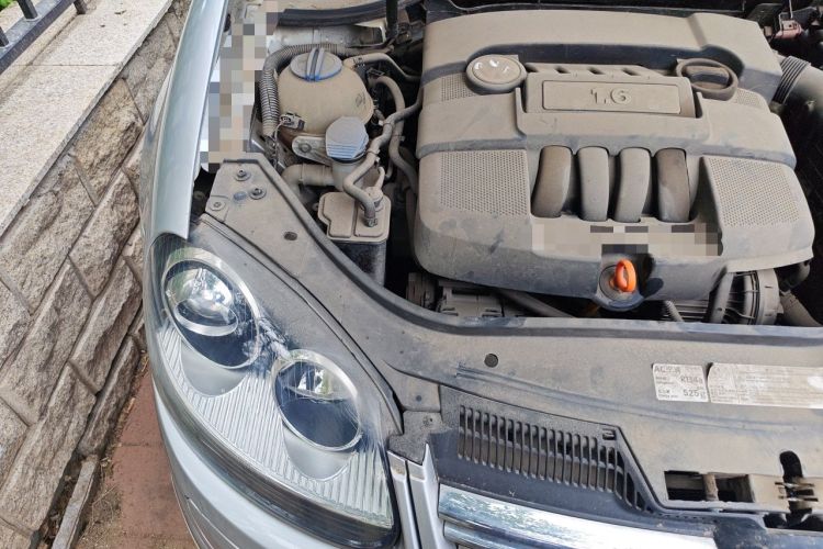 Used Volkswagen Sagitar 2011 1.6L Automatic Special Edition Engine Bay Right