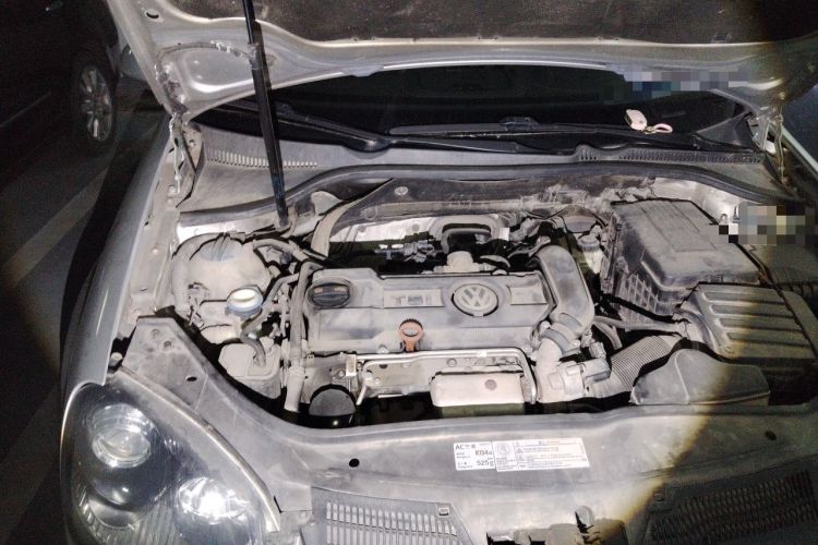 Used Volkswagen Sagitar 2011 1.4 TSI Automatic Tech Model Engine Bay Right