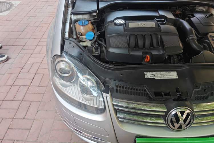 Used Volkswagen Sagitar 2011 1.6L Automatic Special Edition Engine Bay Right