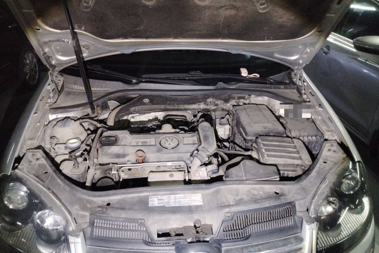 Used Volkswagen Sagitar 2011 1.4 TSI Automatic Tech Model Engine Bay