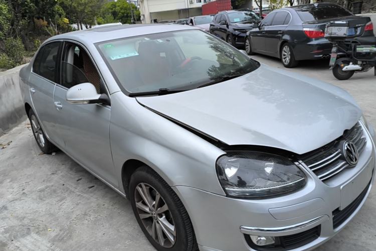 Used Volkswagen Sagitar 2011 1.4 TSI Automatic Tech Model Front Right 45 Deg