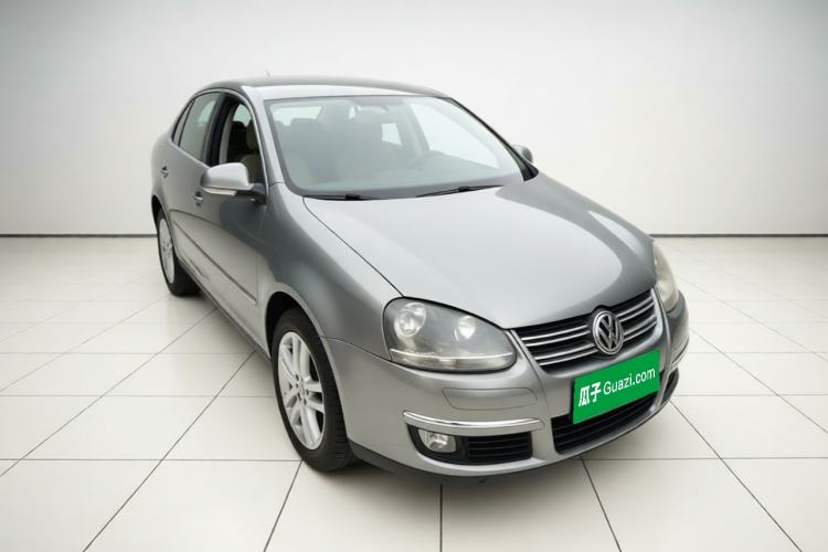 Used Volkswagen Sagitar 2011 1.6L Automatic Fashion Edition Front Right 45 Deg