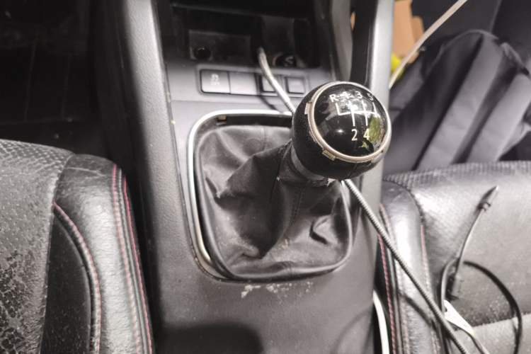 Used Volkswagen Sagitar 2011 1.4 TSI Manual Luxury Edition Gear Lever