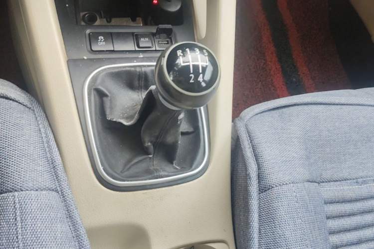 Used Volkswagen Sagitar 2011 1.6L Manual Comfort Version Gear Lever