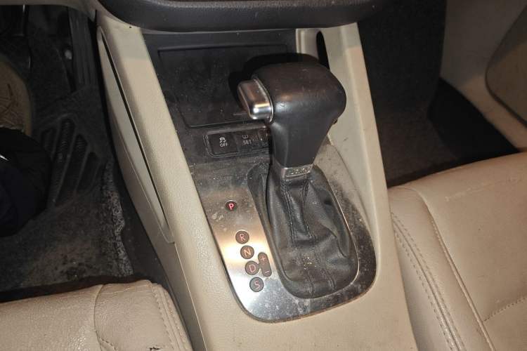 Used Volkswagen Sagitar 2011 1.4 TSI Automatic Luxury Edition Gear Lever