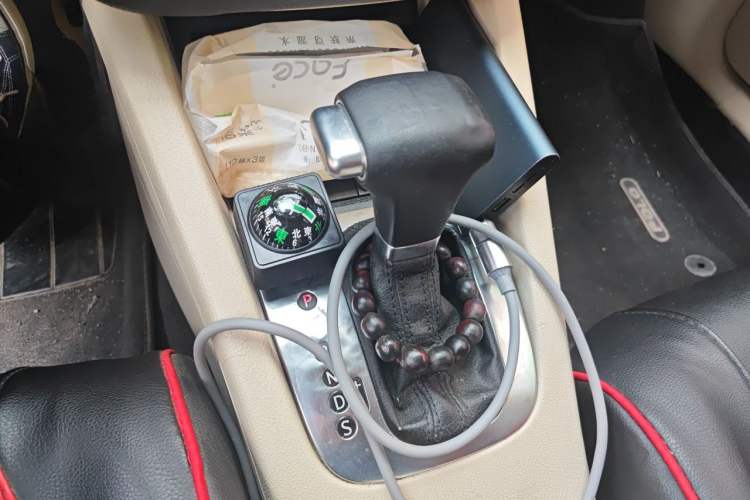 Used Volkswagen Sagitar 2011 1.6L Automatic Special Edition Gear Lever