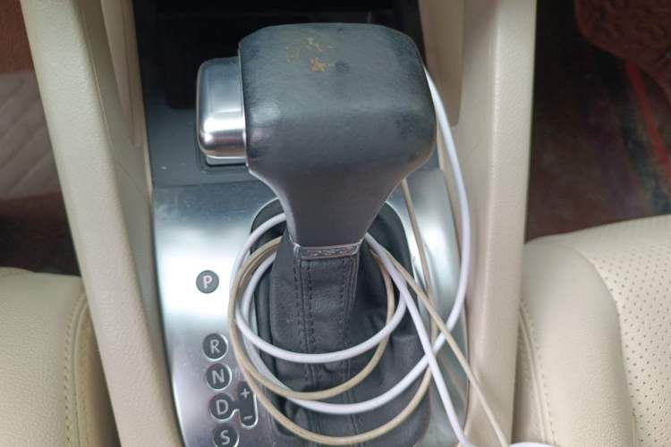Used Volkswagen Sagitar 2011 1.4 TSI Automatic Luxury Edition Gear Lever