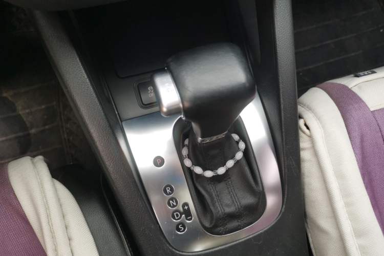 Used Volkswagen Sagitar 2011 1.4 TSI Automatic Luxury Edition Gear Lever