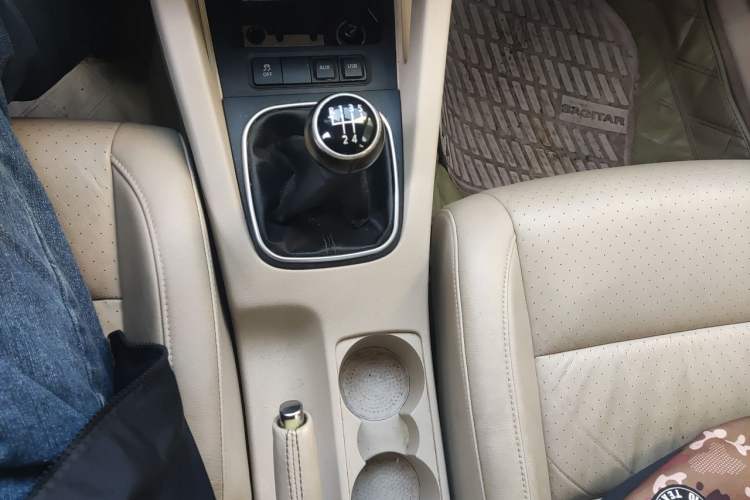 Used Volkswagen Sagitar 2011 1.4 TSI Manual Luxury Edition Gear Lever