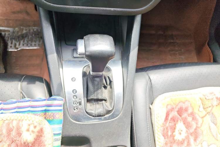 Used Volkswagen Sagitar 2011 1.6L Automatic Special Edition Gear Lever