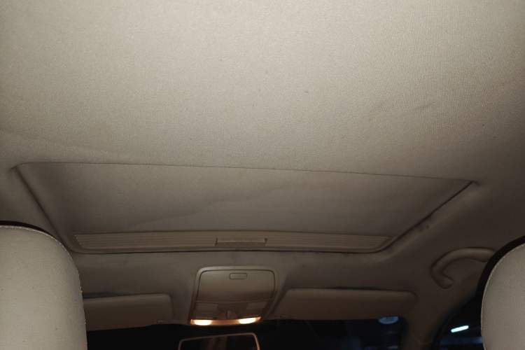 Used Volkswagen Sagitar 2011 1.4 TSI Automatic Luxury Edition Headliner