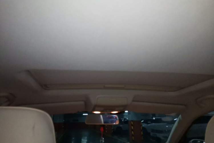 Used Volkswagen Sagitar 2011 1.4 TSI Automatic Luxury Edition Headliner