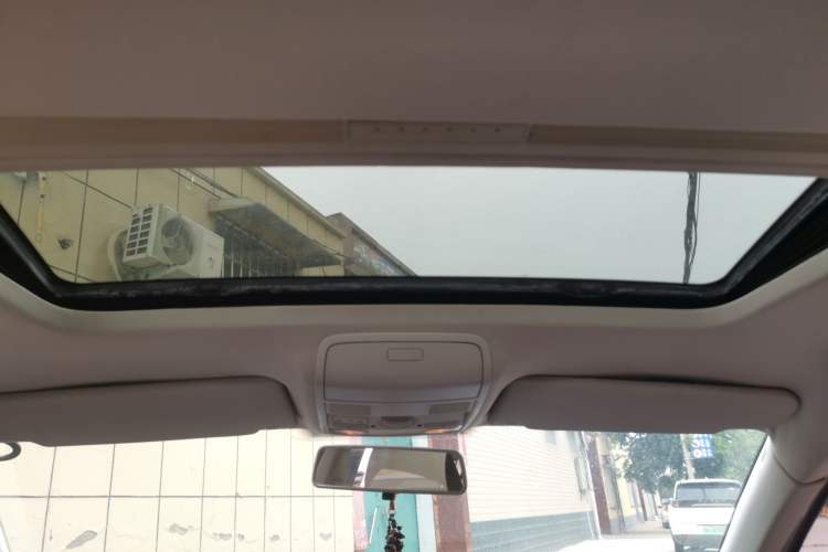 Used Volkswagen Sagitar 2011 1.4 TSI Automatic Luxury Edition Headliner
