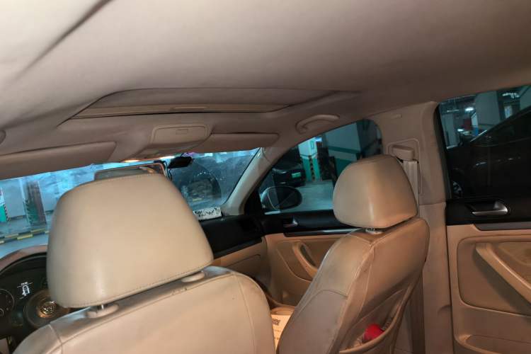 Used Volkswagen Sagitar 2011 1.4 TSI Manual Luxury Edition Headliner
