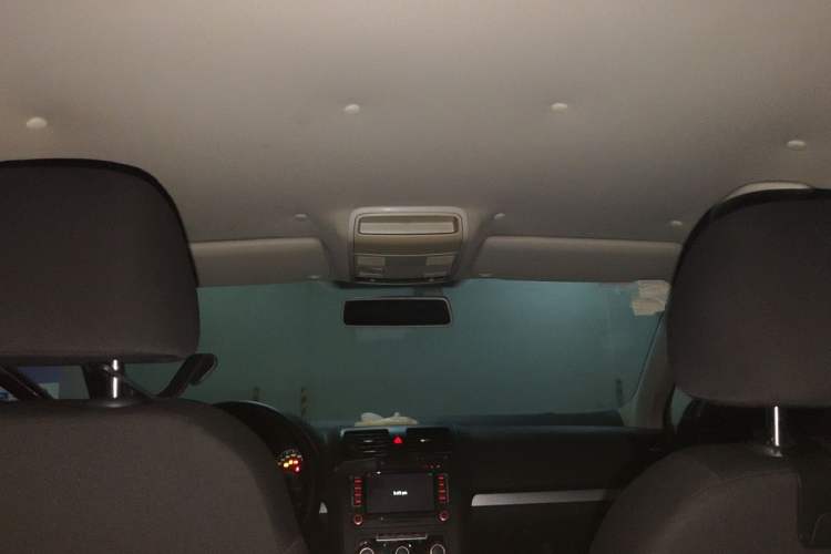 Used Volkswagen Sagitar 2011 1.6L Manual Fashion Edition Headliner