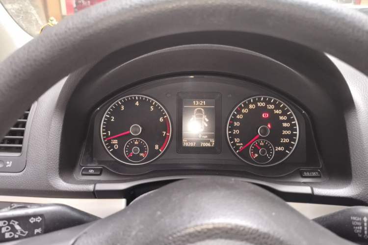 Used Volkswagen Sagitar 2011 1.4 TSI Manual Luxury Edition Instrument Cluster