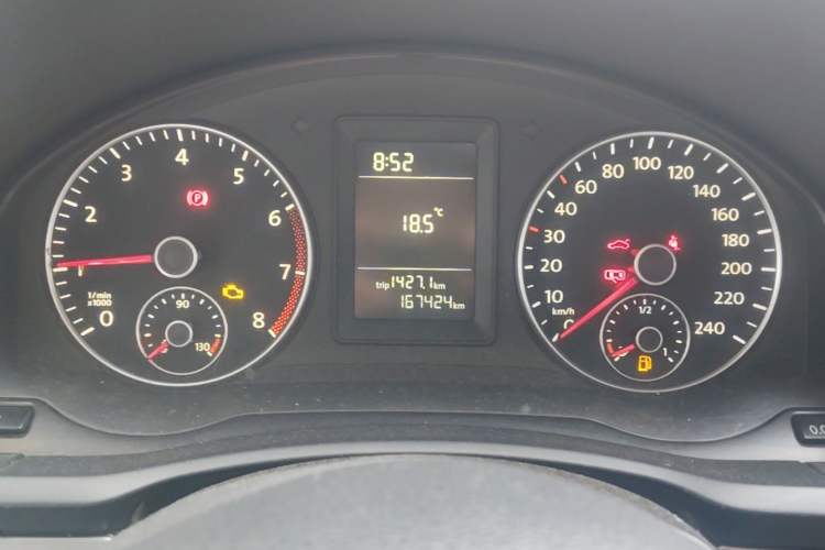 Used Volkswagen Sagitar 2011 1.6L Manual Comfort Version Instrument Cluster