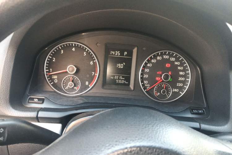 Used Volkswagen Sagitar 2011 1.6L Automatic Comfort Edition Instrument Cluster