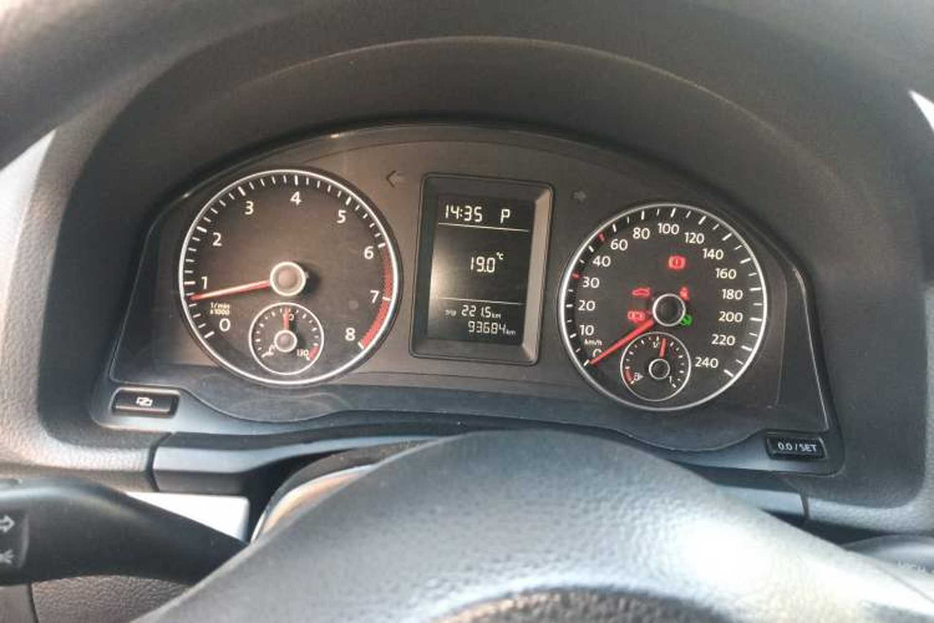 Used Volkswagen Sagitar 2011 1.6L Automatic Comfort Edition Instrument Cluster
