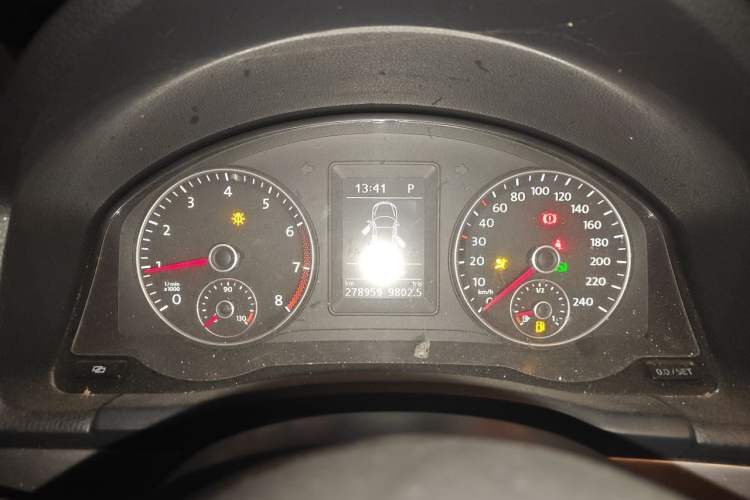 Used Volkswagen Sagitar 2011 1.4 TSI Automatic Luxury Edition Instrument Cluster