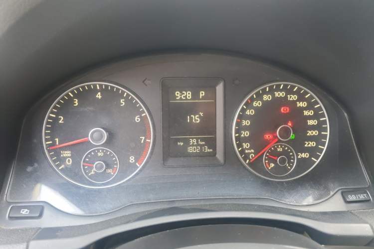 Used Volkswagen Sagitar 2011 1.6L Automatic Fashion Edition Instrument Cluster