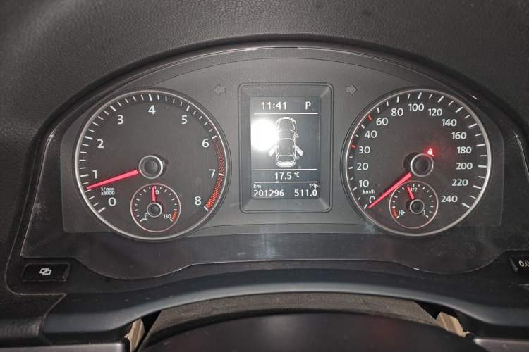 Used Volkswagen Sagitar 2011 1.4 TSI Automatic Tech Model Instrument Cluster