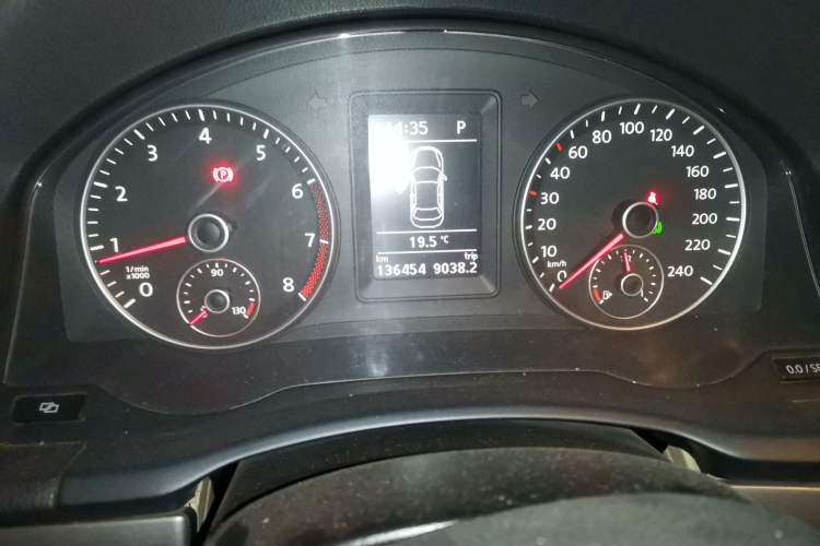Used Volkswagen Sagitar 2011 1.4 TSI Automatic Luxury Edition Instrument Cluster