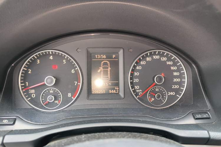 Used Volkswagen Sagitar 2011 1.4 TSI Automatic Tech Model Instrument Cluster