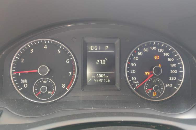 Used Volkswagen Sagitar 2011 1.6L Automatic Fashion Edition Instrument Cluster