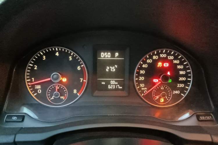 Used Volkswagen Sagitar 2011 1.6L Automatic Fashion Edition Instrument Cluster