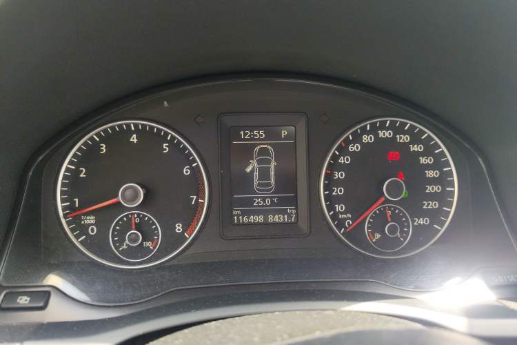 Used Volkswagen Sagitar 2011 1.4 TSI Automatic Tech Model Instrument Cluster