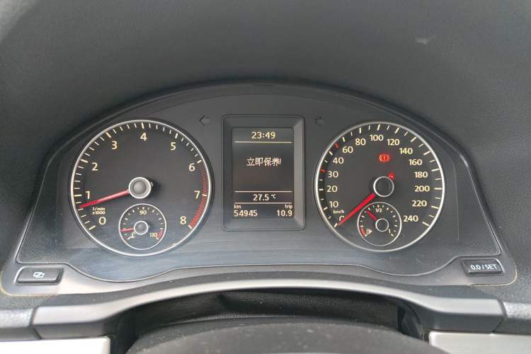 Used Volkswagen Sagitar 2011 1.4 TSI Manual Luxury Edition Instrument Cluster