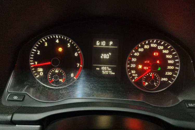 Used Volkswagen Sagitar 2011 1.6L Automatic Fashion Edition Instrument Cluster