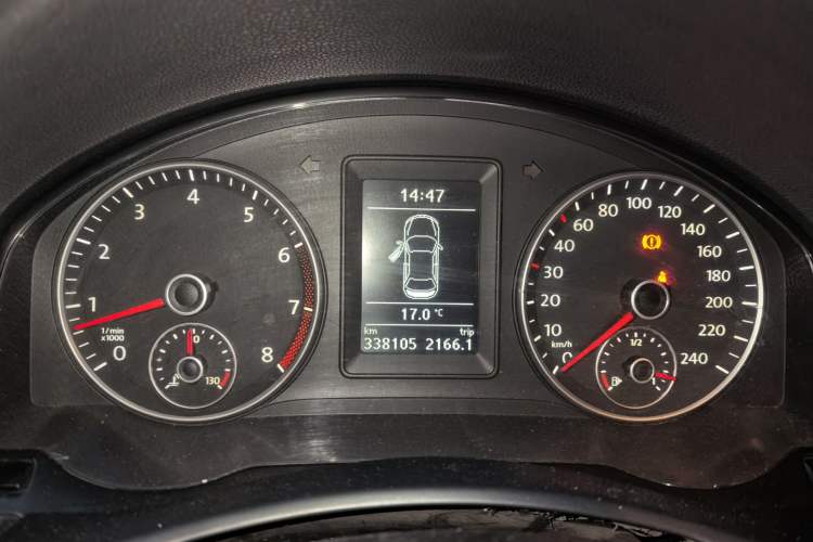 Used Volkswagen Sagitar 2011 1.4 TSI Manual Luxury Edition Instrument Cluster