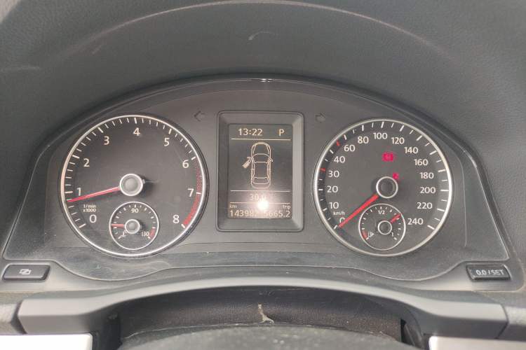 Used Volkswagen Sagitar 2011 1.4 TSI Automatic Tech Model Instrument Cluster