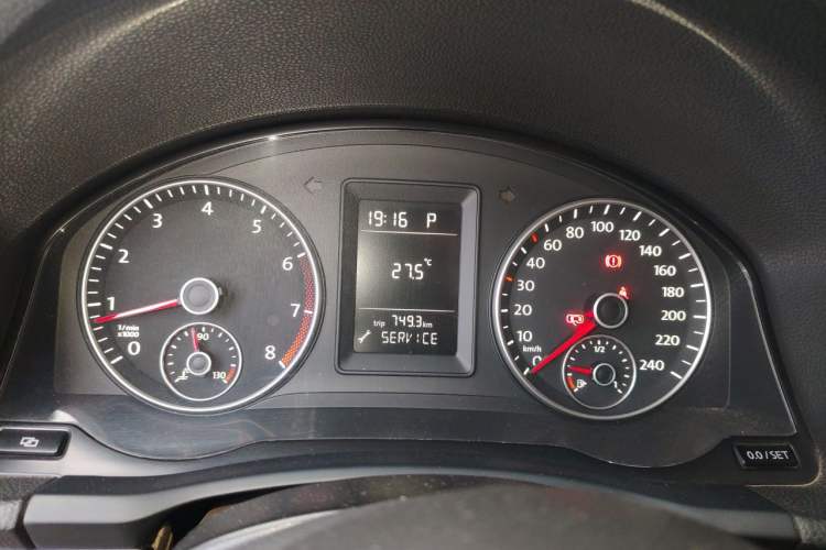 Used Volkswagen Sagitar 2011 1.6L Automatic Comfort Edition Instrument Cluster