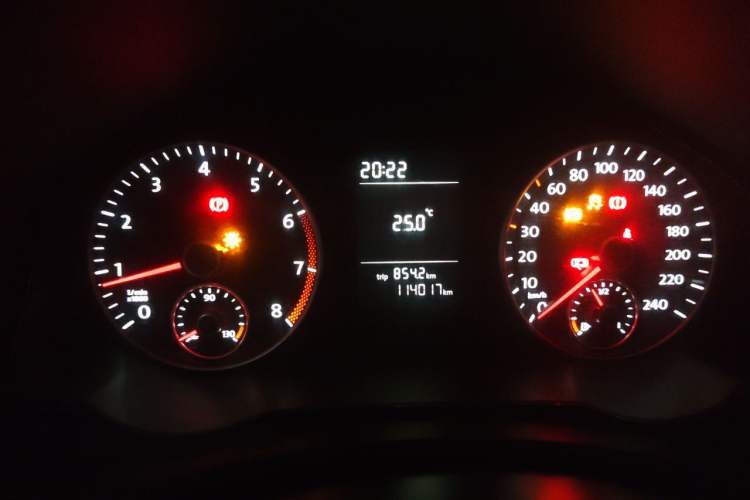 Used Volkswagen Sagitar 2011 1.6L Manual Fashion Edition Instrument Cluster