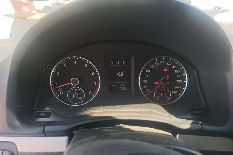 Used Volkswagen Sagitar 2011 1.6L Automatic Comfort Edition Instrument Cluster