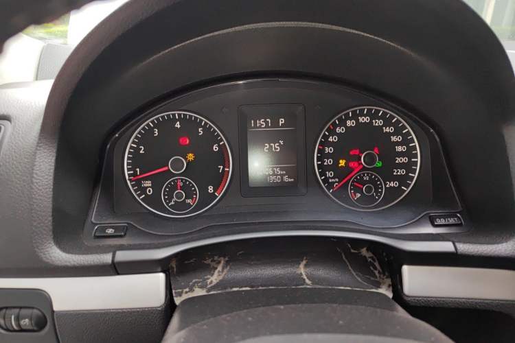 Used Volkswagen Sagitar 2011 1.6L Automatic Special Edition Instrument Cluster