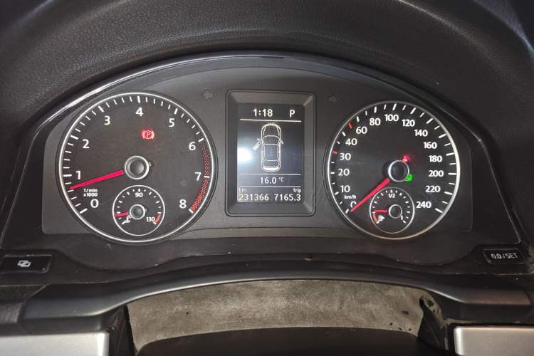 Used Volkswagen Sagitar 2011 1.4 TSI Automatic Luxury Edition Instrument Cluster
