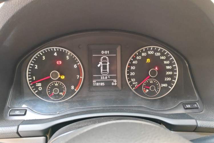 Used Volkswagen Sagitar 2011 1.4 TSI Manual Tech Model Instrument Cluster