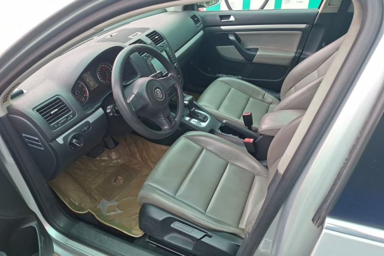 Used Volkswagen Sagitar 2011 1.4 TSI Automatic Tech Model Left Front Seat