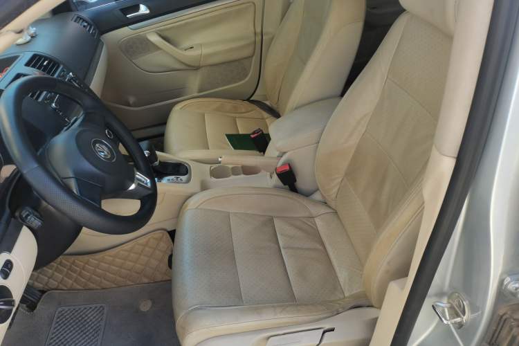 Used Volkswagen Sagitar 2011 1.6L Automatic Special Edition Left Front Seat
