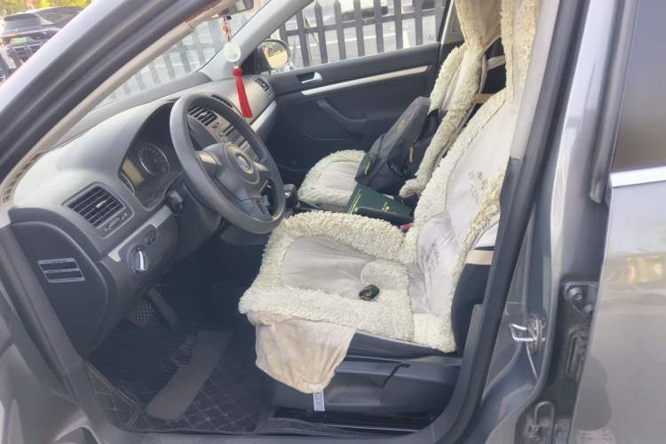 Used Volkswagen Sagitar 2011 1.6L Automatic Comfort Edition Left Front Seat